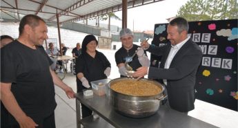 Sandıklı Belediye Başkanı Adnan Öztaş’tan Engelli Bakım Merkezinde Aşure İkramı